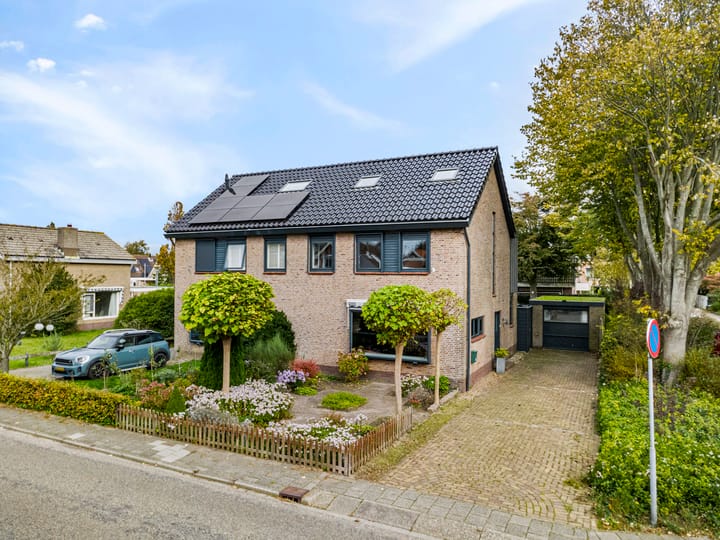 Middenweg 28 in Limmen