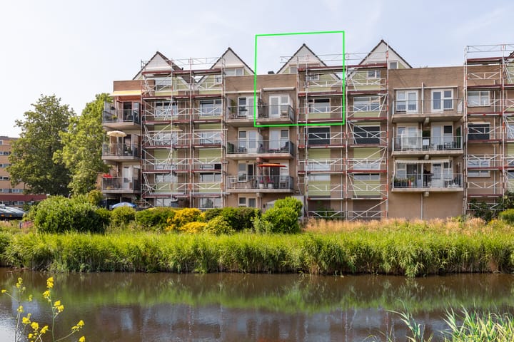Mientekade 77 in Halfweg