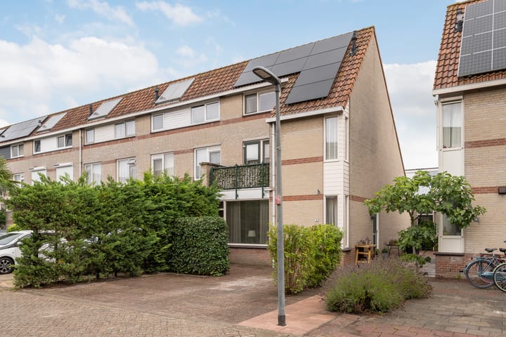 Photo of property Mieriksveld 8, Schiedam