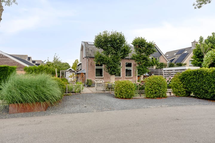 Mijdrechtsedwarsweg 1 in Vinkeveen photo