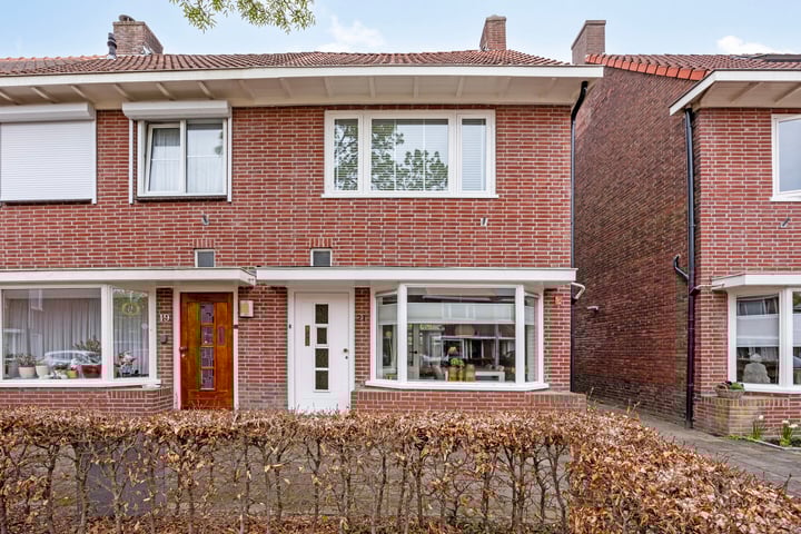 Minister De Visserstraat 21 in Enschede Foto