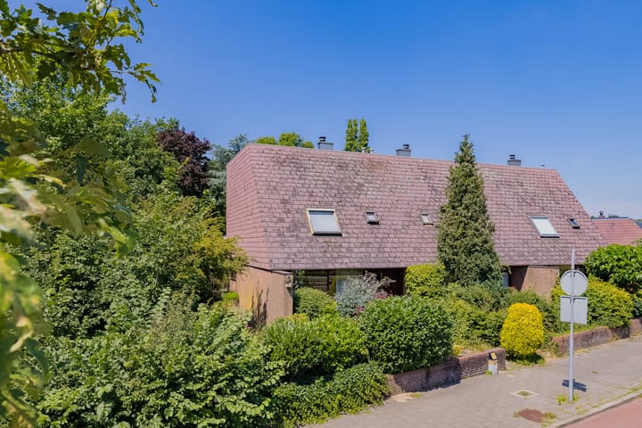 Photo of property Minister van Houtenlaan 120, Velsen-Zuid