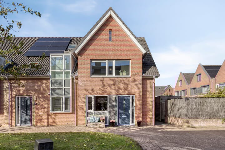 Moerasvaren 42 in Hendrik-Ido-Ambacht