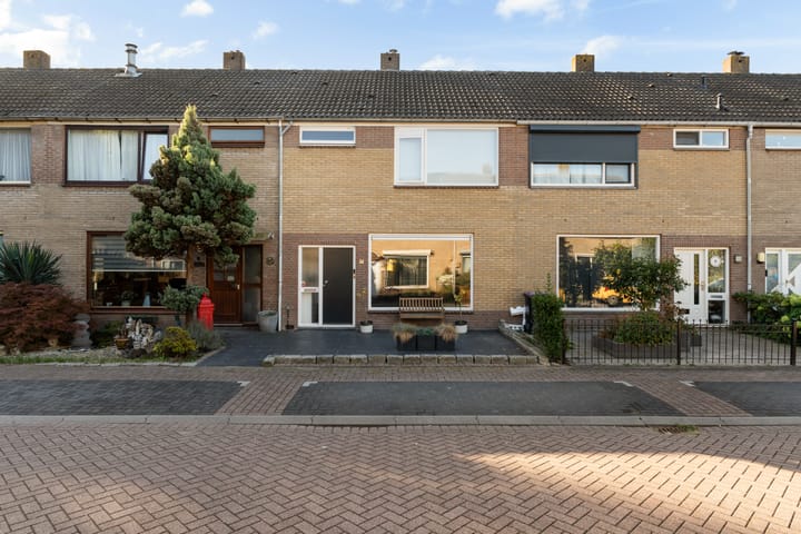 Moerbeistraat 7 in Spijkenisse