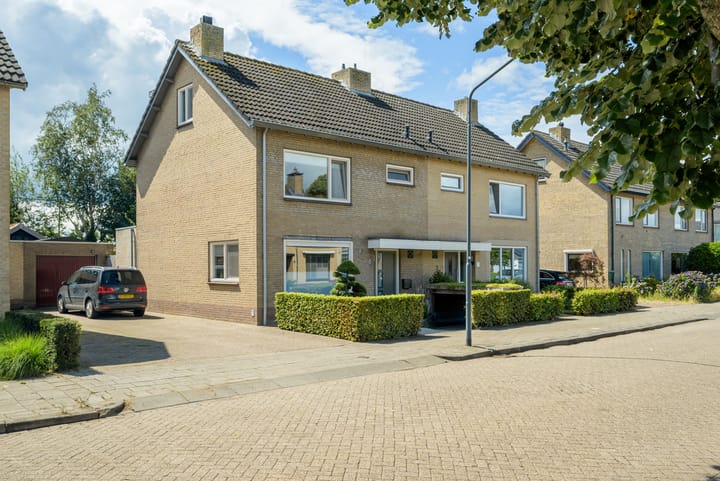 Molenakker 8 in Den Hout