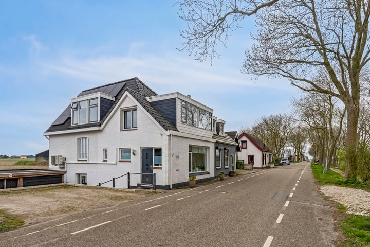 Photo of property Molendijk 113, Zuid-Beijerland