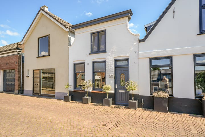 Molendijk 13 in Ooltgensplaat