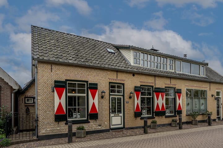 Photo of property Molendijk 92, 's-Gravendeel