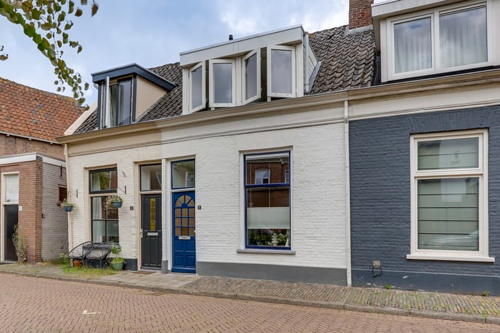 Molendwarsstraat 5 in Kampen photo