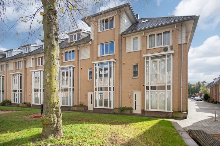 Molenweide 85 in Delft