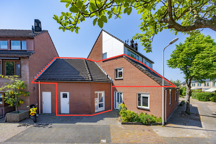 Photo of property Mondriaan 42, Monster