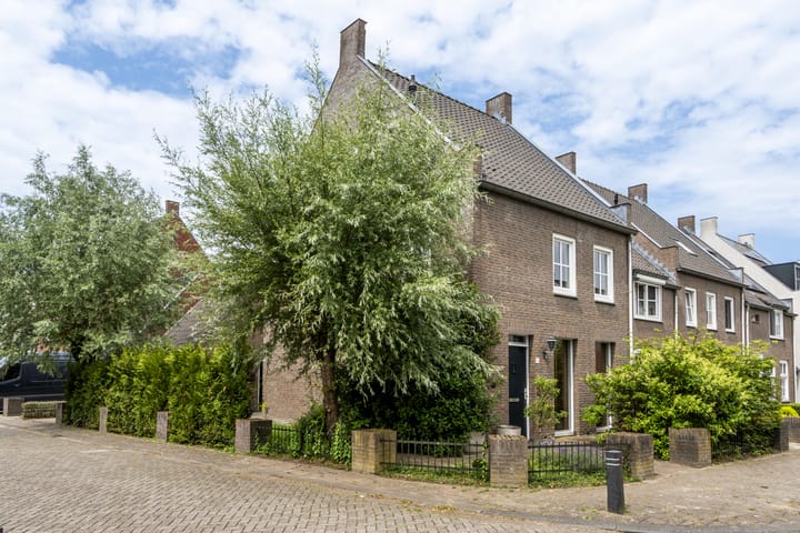 Monnikserf 24 in Helmond