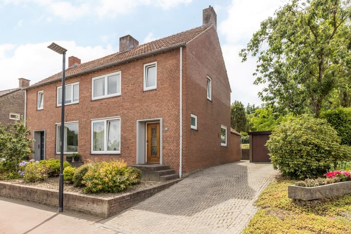 Monseigneur Mannensstraat 42 in Merkelbeek