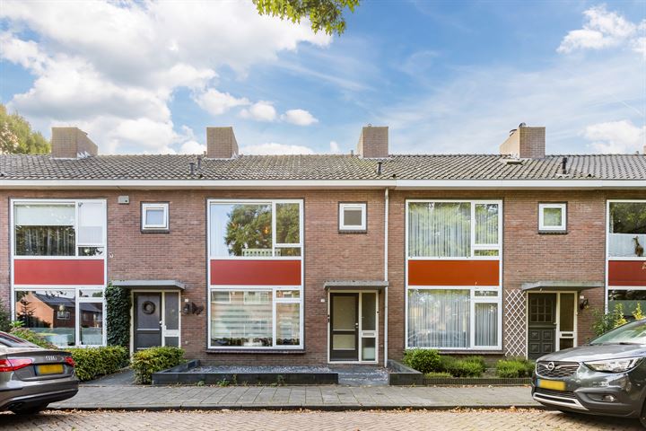 Monseigneur Schaepmanstraat 19 in Rijen