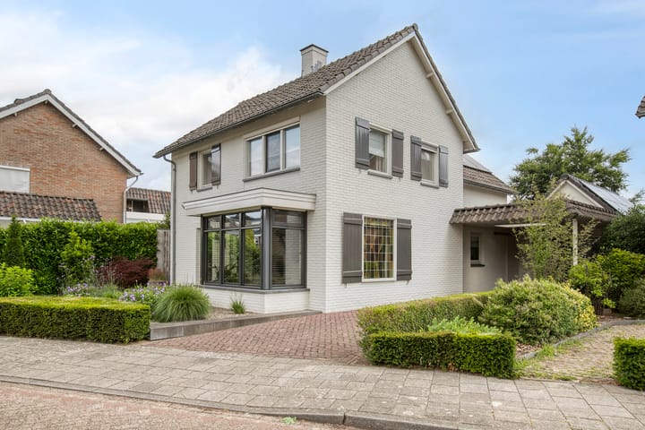 Monseigneur van Oorschotstraat 21 in Heeswijk-Dinther