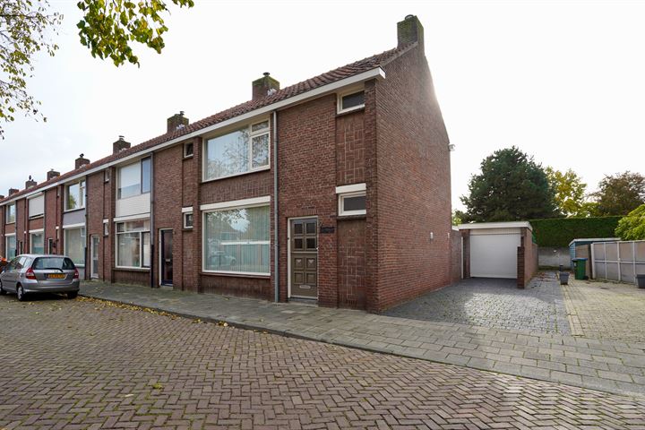 Monseigneur Zwijsenstraat 2 in Kaatsheuvel