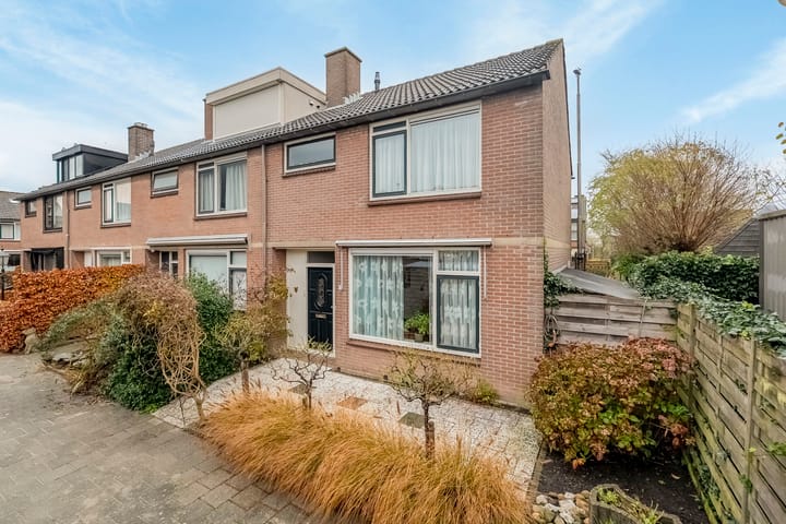 Photo of property Mozartstraat 15, Numansdorp