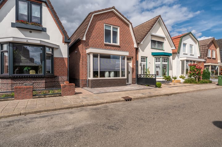 Photo of property Mr. A.J. de Sitterstraat 21, Winschoten