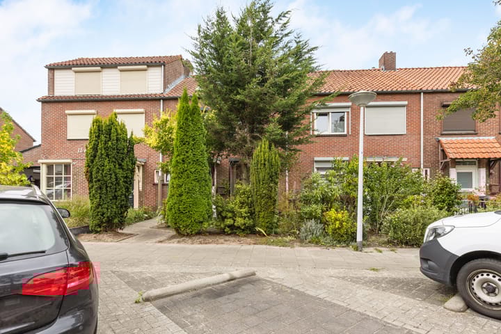 Photo of property Mr. C. Goselingstraat 4, Best