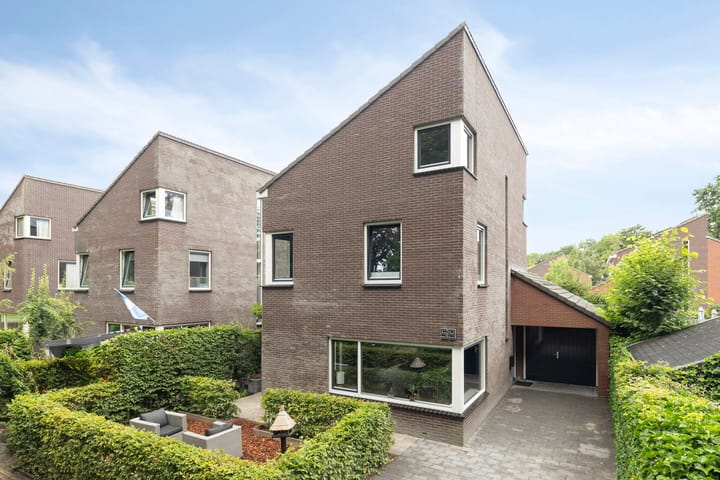Mr. C.L. Kniphorststraat 59 in Emmen