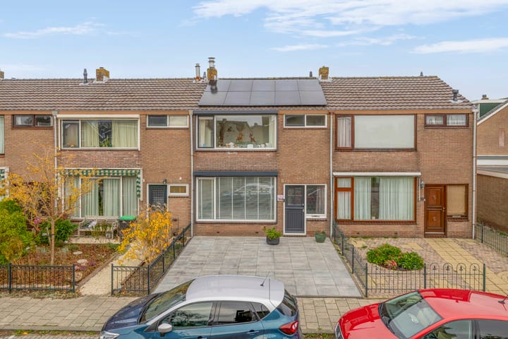 Photo of property Mr G Groen van Prinstererlaan 11, Zuidland