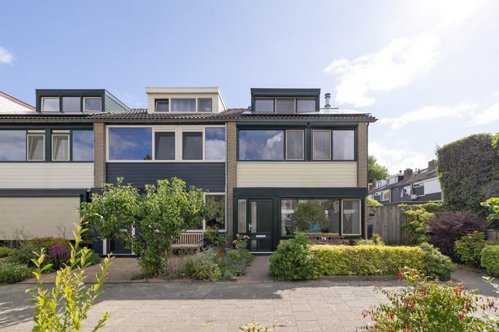 Mr.J.C.Bührmannlaan 79 in Weesp foto