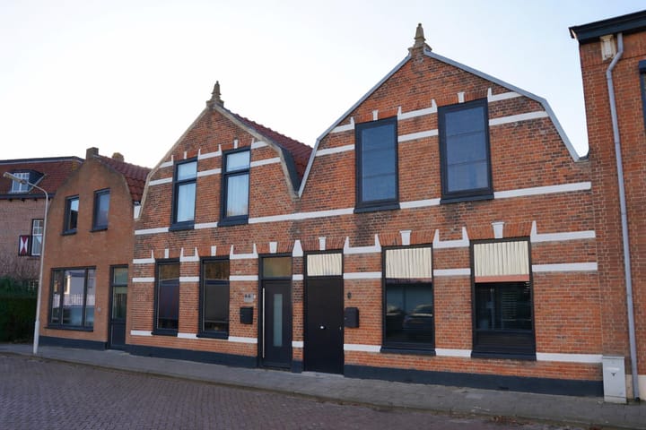 Mr. P.C. Hennequinstraat 8 in Oostburg photo