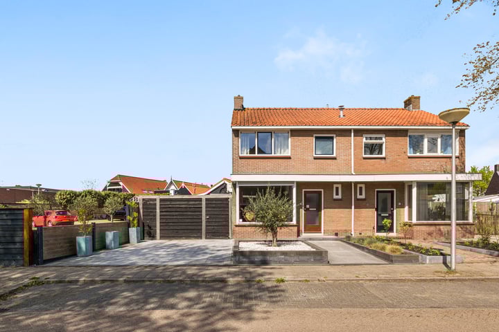 Mr P J Oudweg 4 in Zuidland