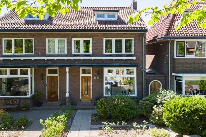 Mr. P.J. Troelstraweg 83 in Leeuwarden