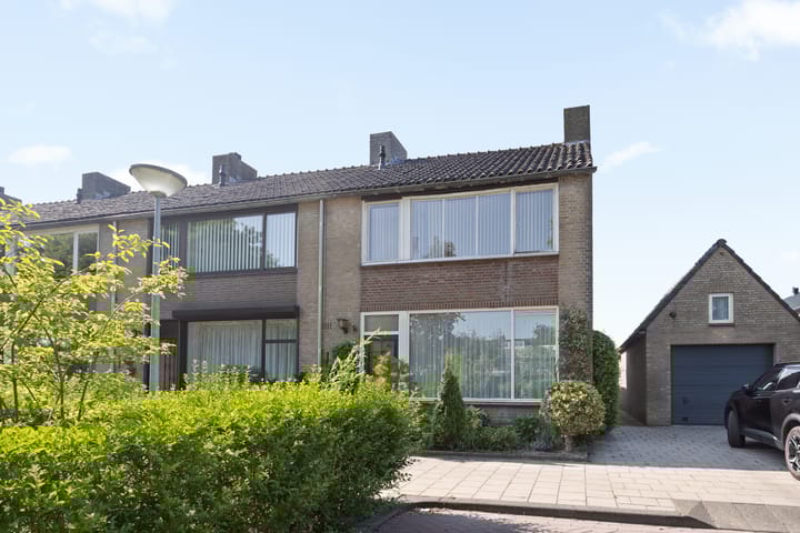 Mr. Roëllstraat 14 in Waalwijk