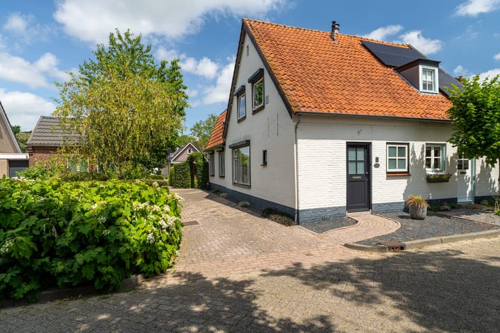 Mr S. Naaijenstraat 3 in Andel