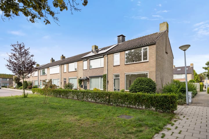 Photo of property Mr. Sprenger van Eykstraat 2, Waalwijk