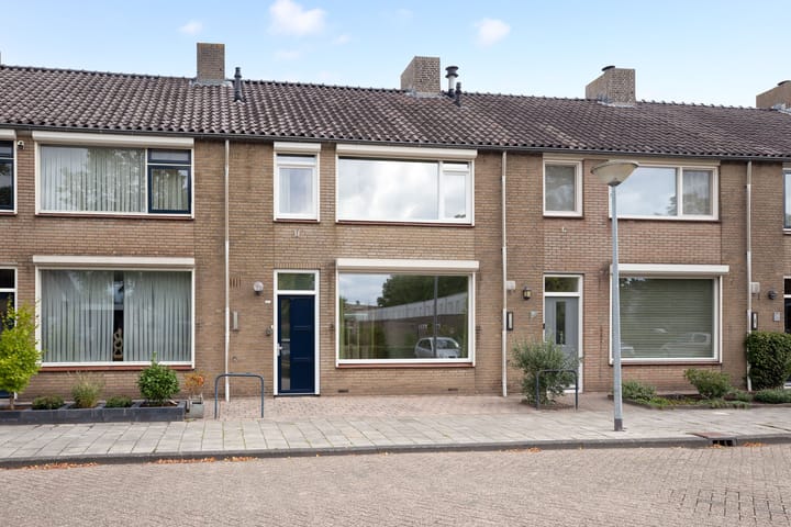 Mr. van der Brugghenstraat 17 in Waalwijk