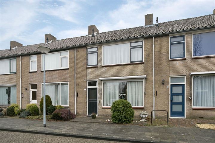 Mr. van der Brugghenstraat 9 in Waalwijk