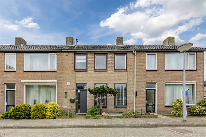 Mr. van Maanenstraat 17 in Waalwijk