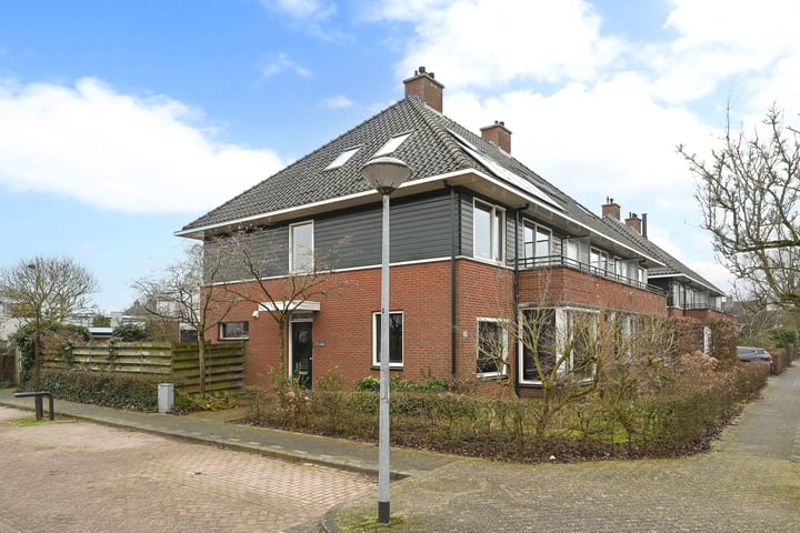 Muiderzand 24 in Huizen