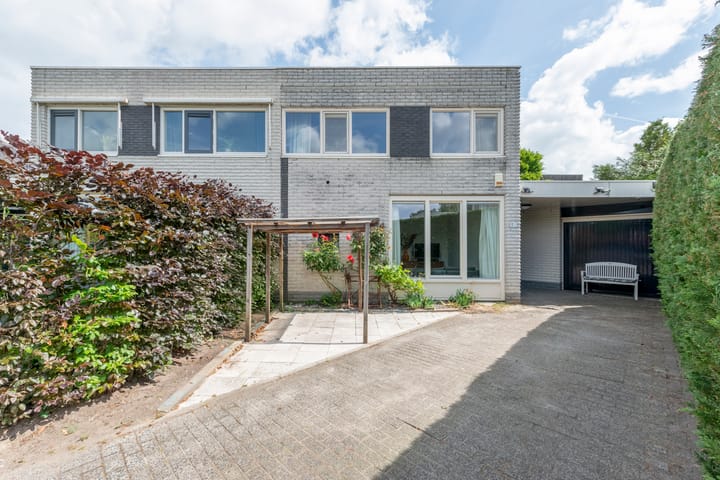 Muiderzand 38 in Huizen