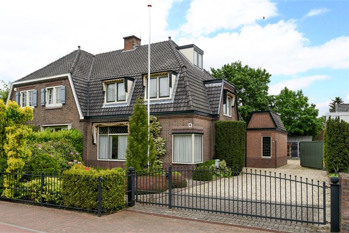 Naarderstraat 8 in Huizen