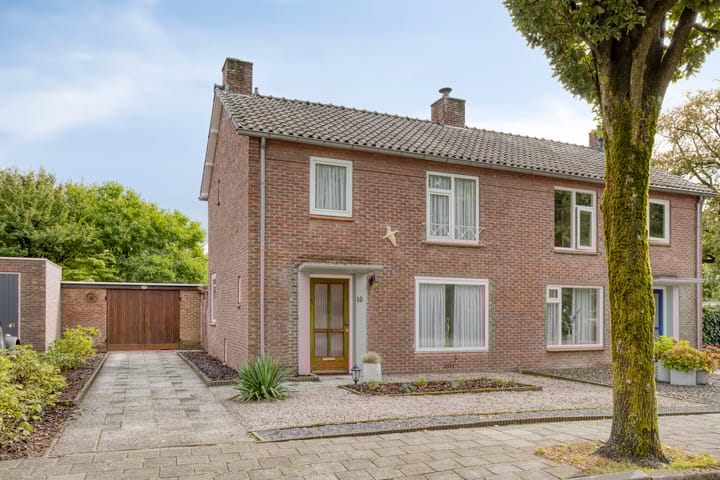 Photo of property Nachtegaallaan 16, Son en Breugel