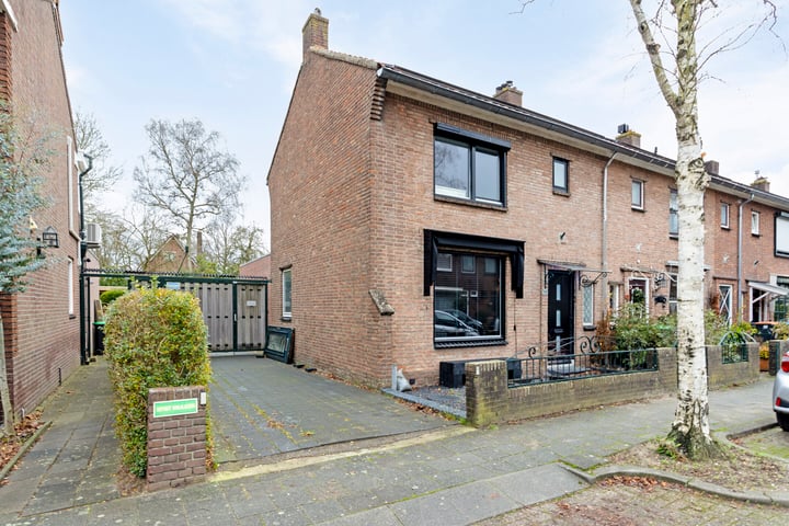 Photo of property Nassaustraat 154, Ridderkerk