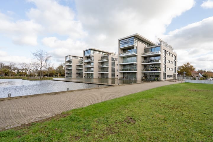 Neherpark 62 in Leidschendam foto