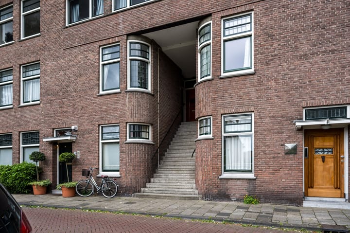Photo of property Neuhuyskade 118, 's-Gravenhage