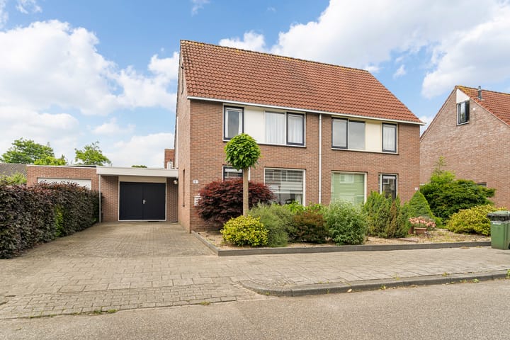 Nicolaas Maesstraat 18A in Enschede photo