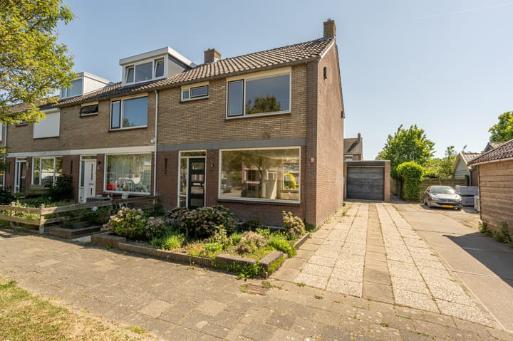 Nicolaas van Puttenstraat 2 in Goudswaard