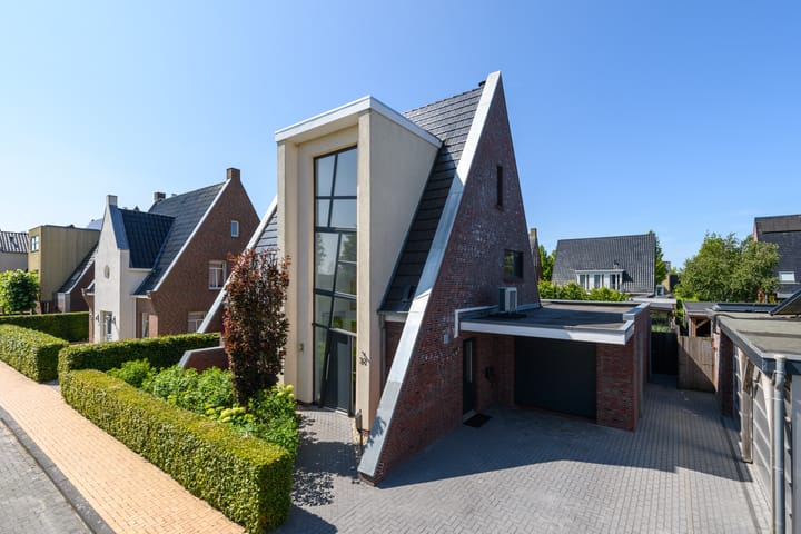 Nienke van Hichtumweg 32 in Heerenveen