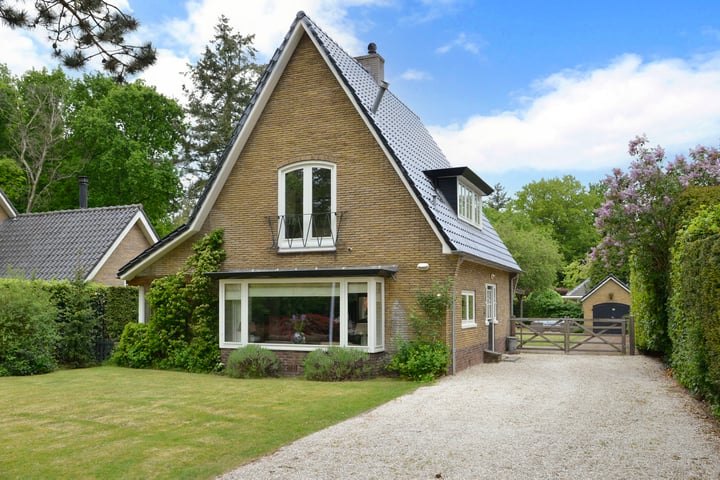 Photo of property Nieuwe Bussummerweg 130, Huizen