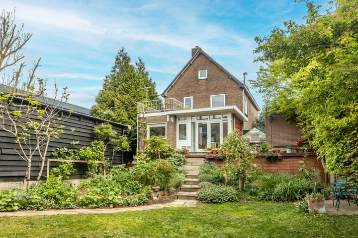 Nieuwemeerdijk 13 in Badhoevedorp