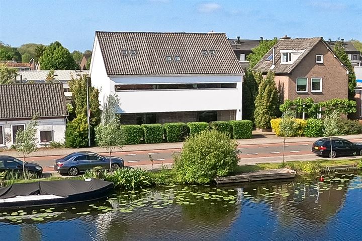 Nieuwemeerdijk 15 in Badhoevedorp