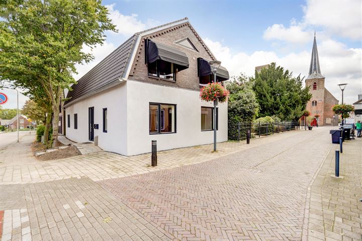 Nieuwestraat 2 in Strijen