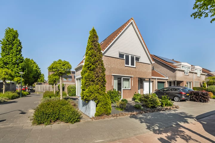 Nieuweweg 12 in Hardinxveld-Giessendam foto